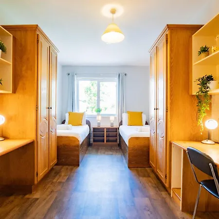 65 - Spacious Three Bed Апартаменты *