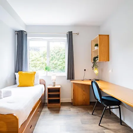 65 - Spacious Three Bed Апартаменты *