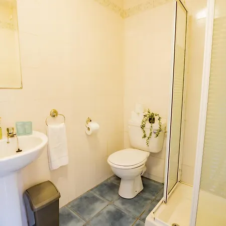 65 - Spacious Three Bed Апартаменты Голуэй