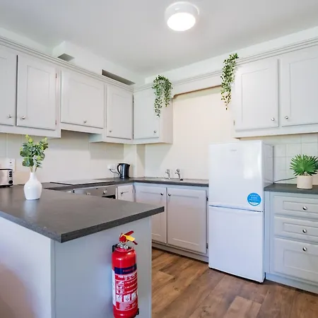 Апартаменты 65 - Spacious Three Bed