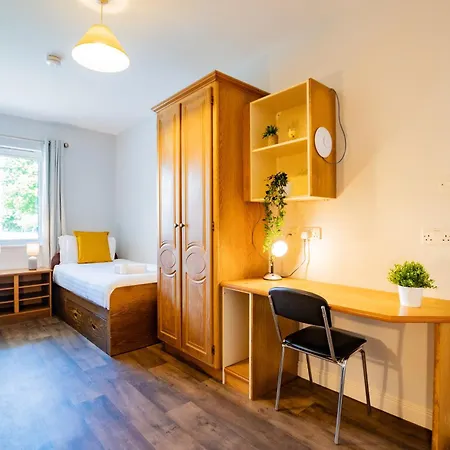 Apartment 65 - Spacious Three Bed *
