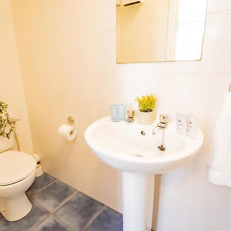 65 - Spacious Three Bed Apartment