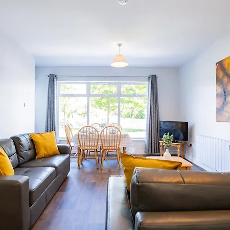 Apartment 65 - Spacious Three Bed *
